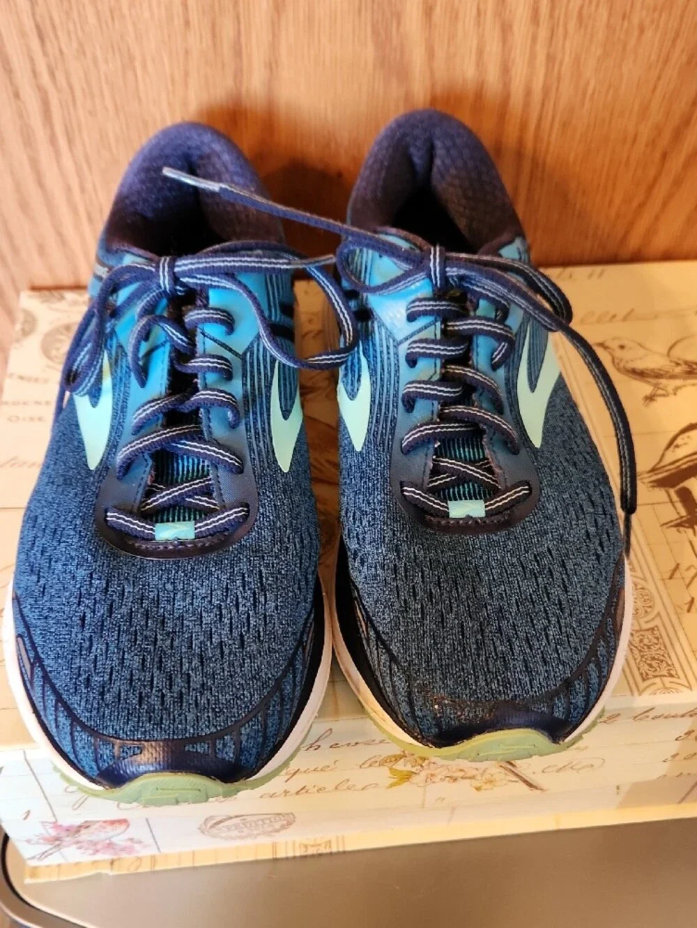 Brooks Adrenaline GTS 18 Pull Blue and Teal Running Shoe